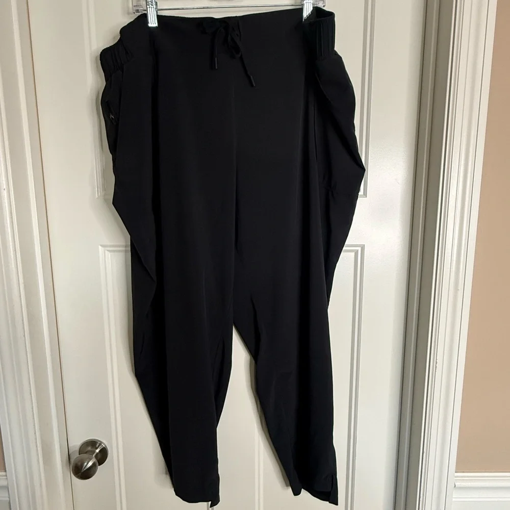 Women’s All in Motion Joggers/ taper pants Bundle Grey, Olive, & Black, 3X - Picture 8 of 15